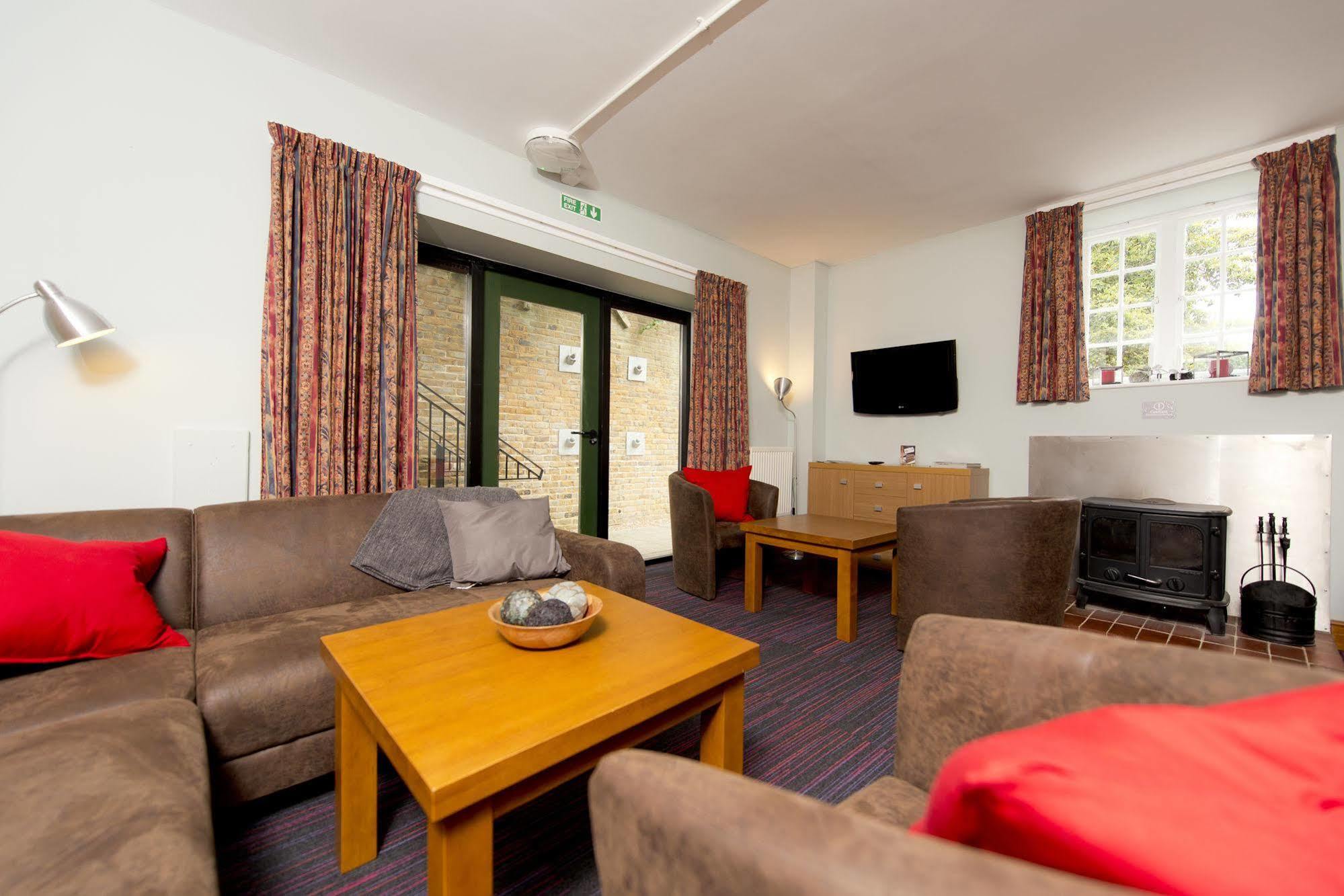 Yha Medway Hostel Gillingham  Ngoại thất bức ảnh
